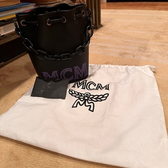 MCM small bucket bag w/ detachable shoulder strap - Picture 14 of 15